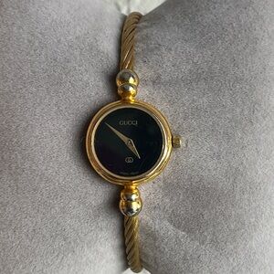Gucci rope Bangle Watch 2047L black logo dial